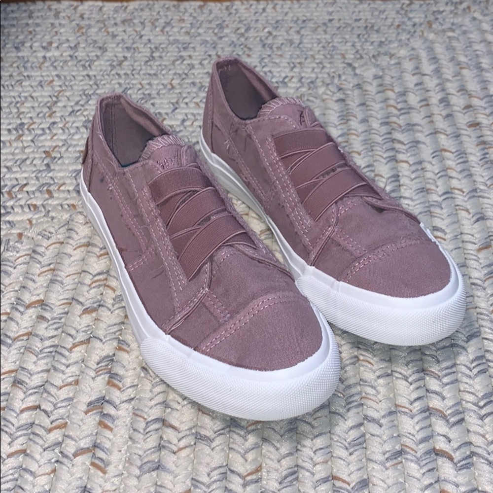 **NEVER WORN blowfish malibu slip on sneaks 🐳